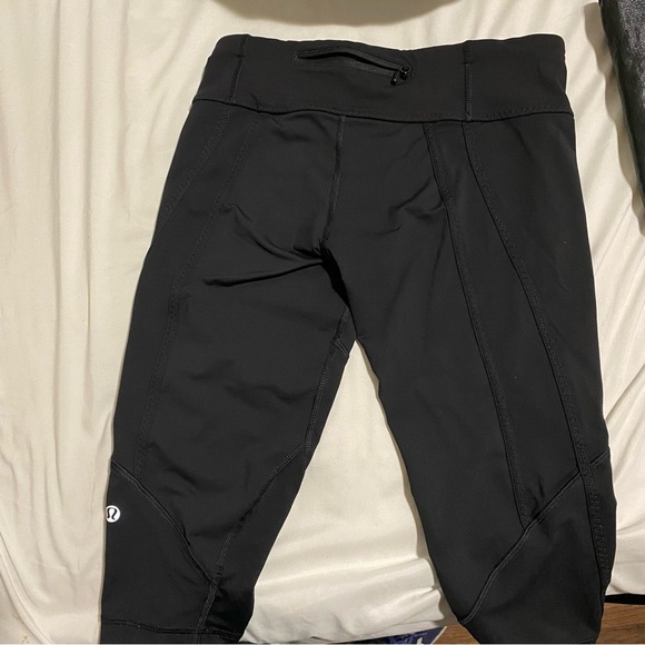 lululemon athletica Pants - Lululemon Crop Leggings run for your life Sz 6